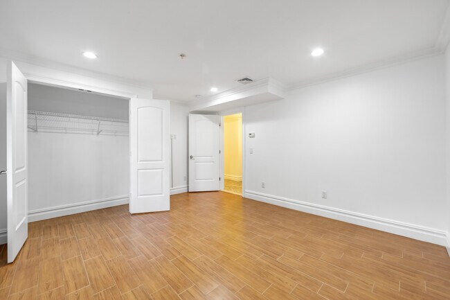 Foto del edificio - 2132 Linwood Ave