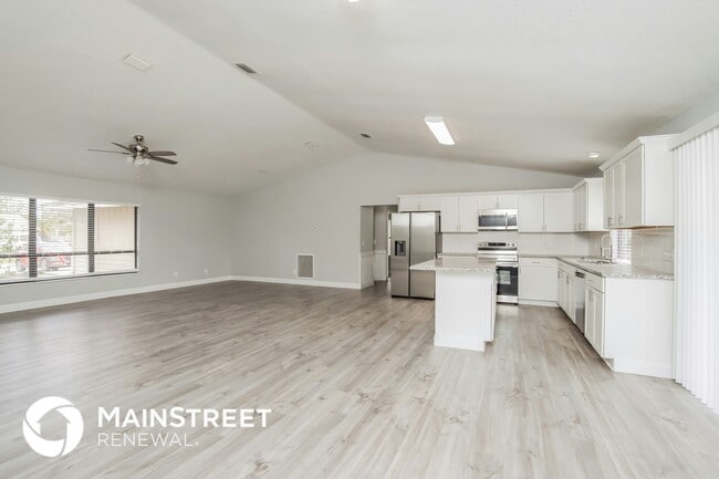 Building Photo - 1855 5th Pl