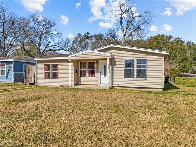 Building Photo - 1002 Orange St