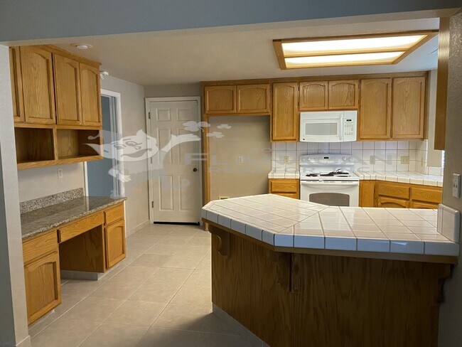 Building Photo - Beautiful 3 bedroom/ 2 bathroom home