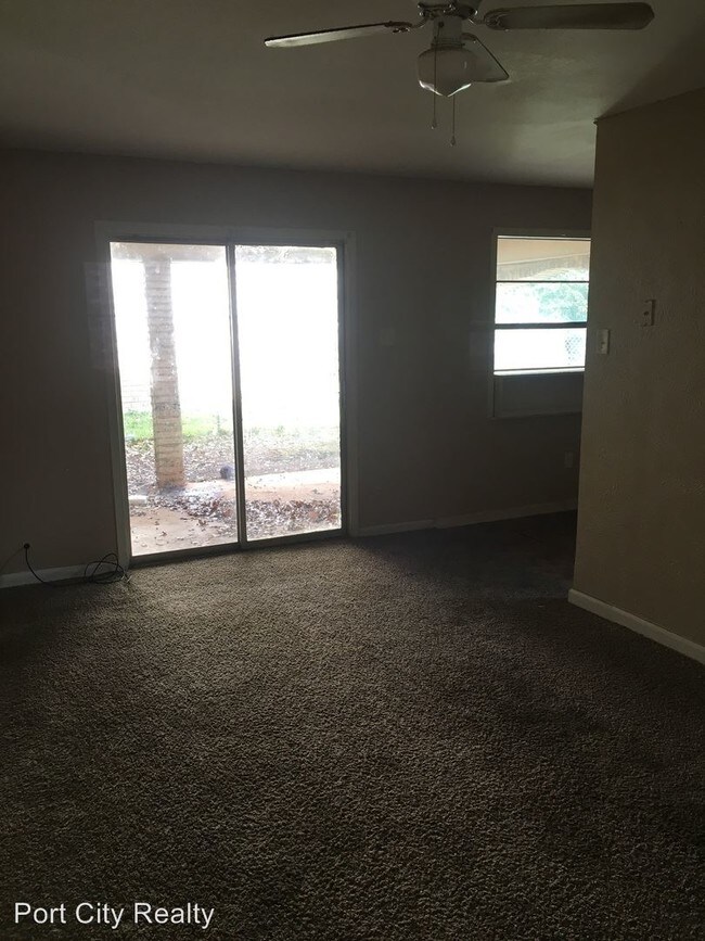 Building Photo - 4 br, 1 bath House - 4632 6L Westwood Park