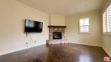 Building Photo - 1011 Green Ln
