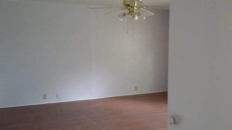 Foto del edificio - 1709 Woodlawn Pkwy