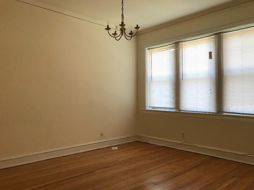 DINNING_ROOM1A - 6415 N Richmond St