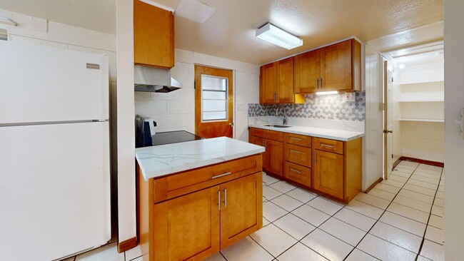 Foto del edificio - 2BD/1BA/1PRKG Available in Salt Lake