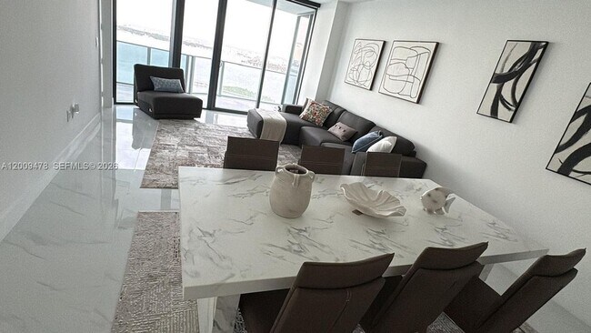 Foto del edificio - 700 NE 24th St