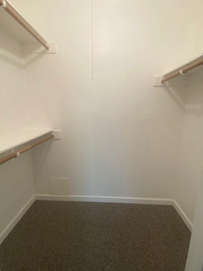 Vestidor adjunto - 5877 N Granite Reef Rd