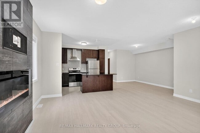 Building Photo - 209 Lapland Private