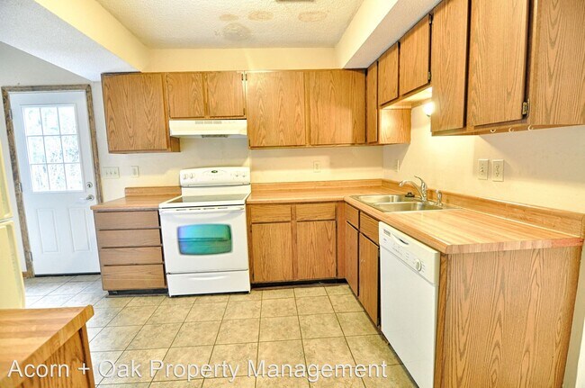 Building Photo - 3 br, 1.5 bath House - 2 Misty Creek Ct