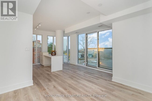 Building Photo - 370 Martha St