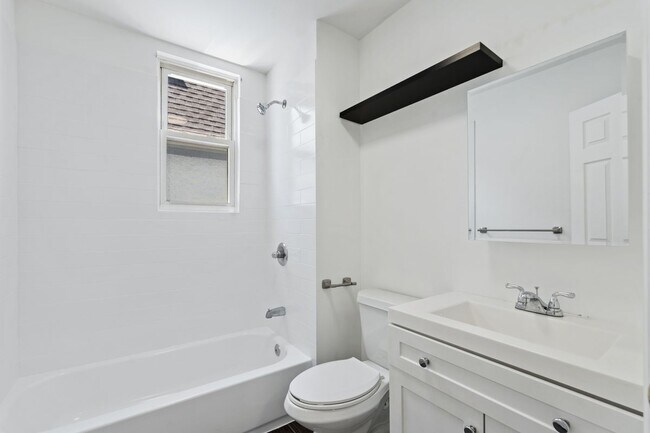 Building Photo - 1043 Hunterdon St