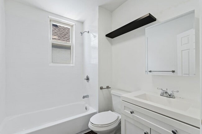 Building Photo - 1043 Hunterdon St