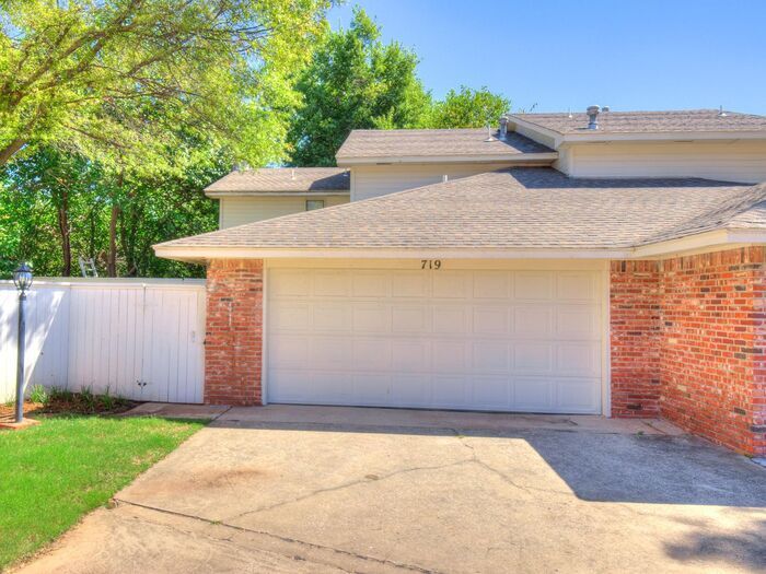 Foto principal - Beautiful West Norman 3 Bed 2 Bath!