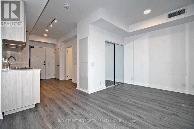 Building Photo - 20-2520 Tubman Ave