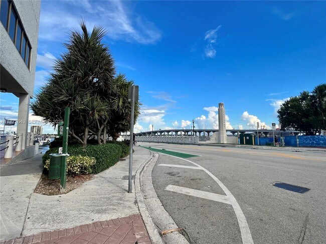 Foto del edificio - 555 NE 15th St