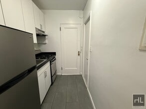 Building Photo - East 61 Street