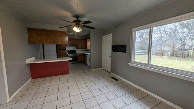 Building Photo - 126 N Draper Ave