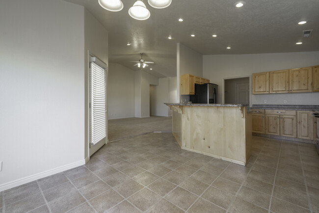 Building Photo - 4 Bedroom in Amber Estates - New LVP Floor...