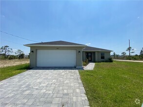 Building Photo - 1000 NE 44th Ln
