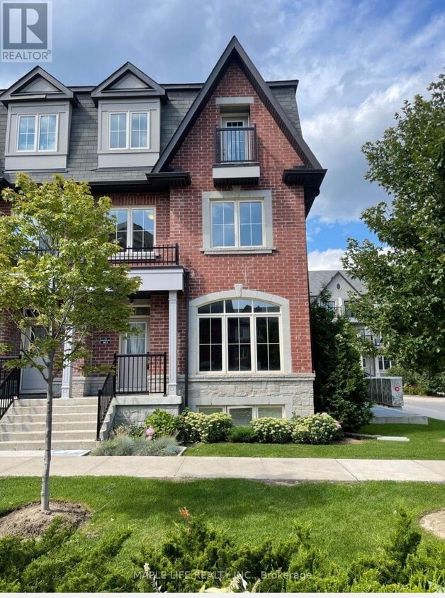 Photo principale - 8-12 EATON PARK Ln
