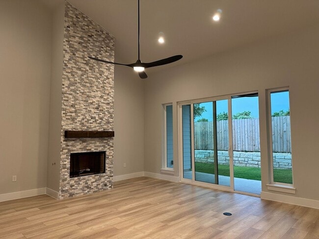 Building Photo - 4 Bedroom 3 Bathroom 2,800sqft NEW CONSTRU...