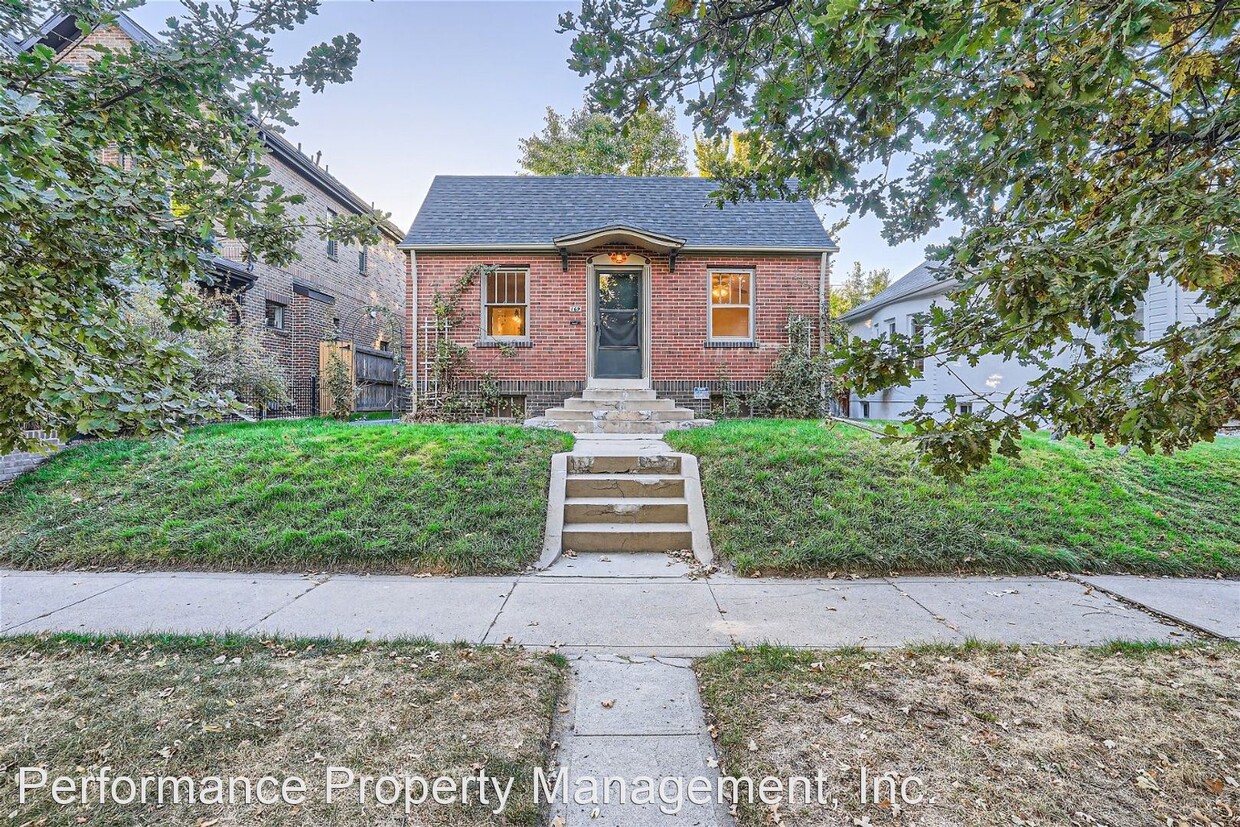 Primary Photo - 2 br, 2 bath House - 169 S. Humboldt St.