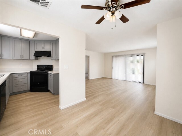 Foto del edificio - 8598 Tamarind Ave