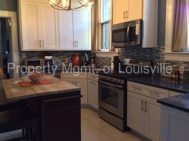 Building Photo - 2BD/3BA Condo located in St. James Ct.