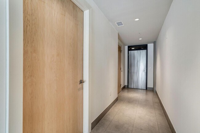 Building Photo - 1133 14th St NW