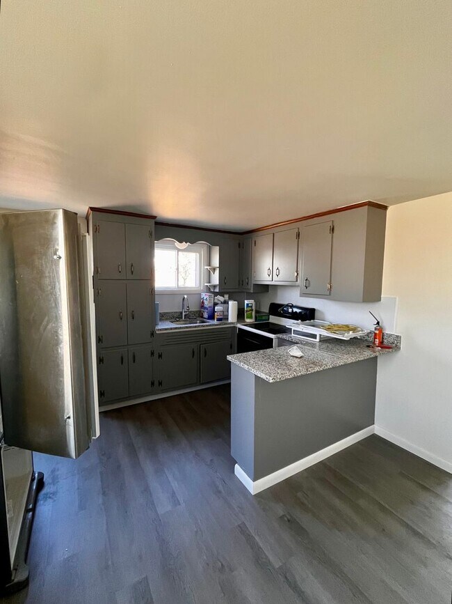 Foto del edificio - 4 Bed Single Family Home Available Now!