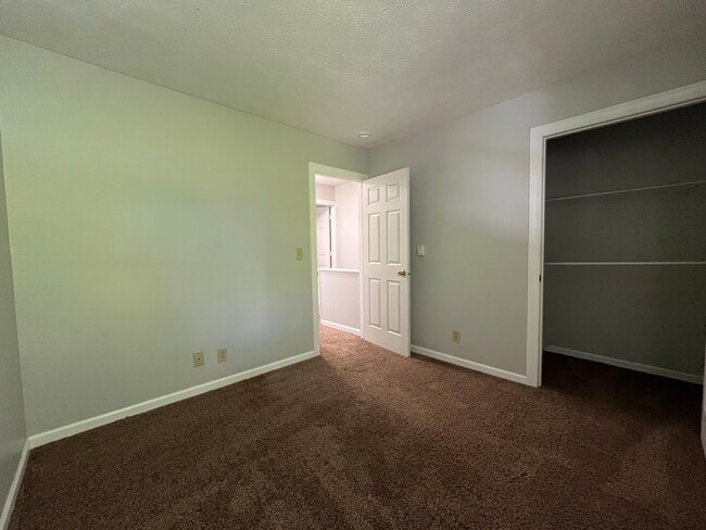 Building Photo - 101 Forest Ln