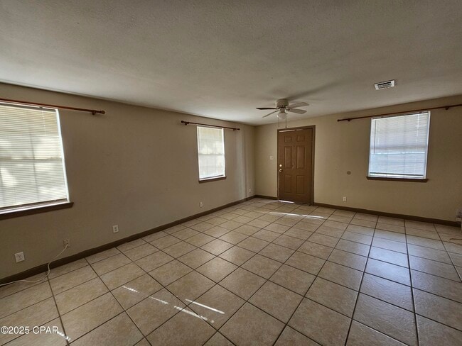 Foto del edificio - 1814 Arthur Ave