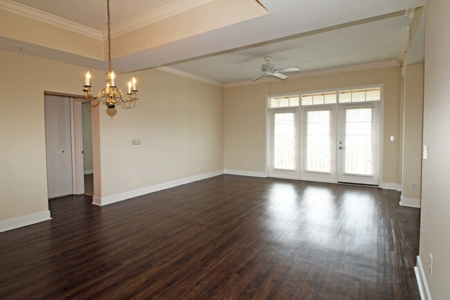 Building Photo - Top Floor 3/2 Condo in Artisan Park