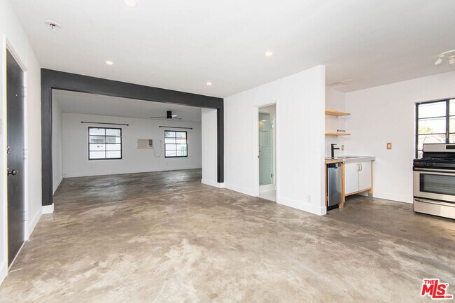 Foto del edificio - 822 N Detroit St