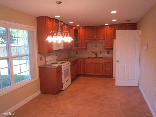 Building Photo - 7742 Settlers Landing Trl S