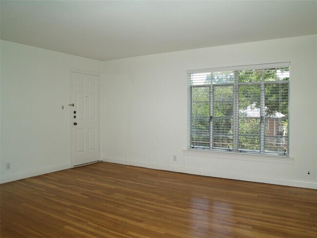 Building Photo - 3206 Tom Green St