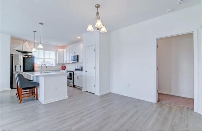 Building Photo - 1725 Dromolin Dr