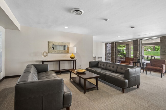 Foto del edificio - 400 Ascot Dr
