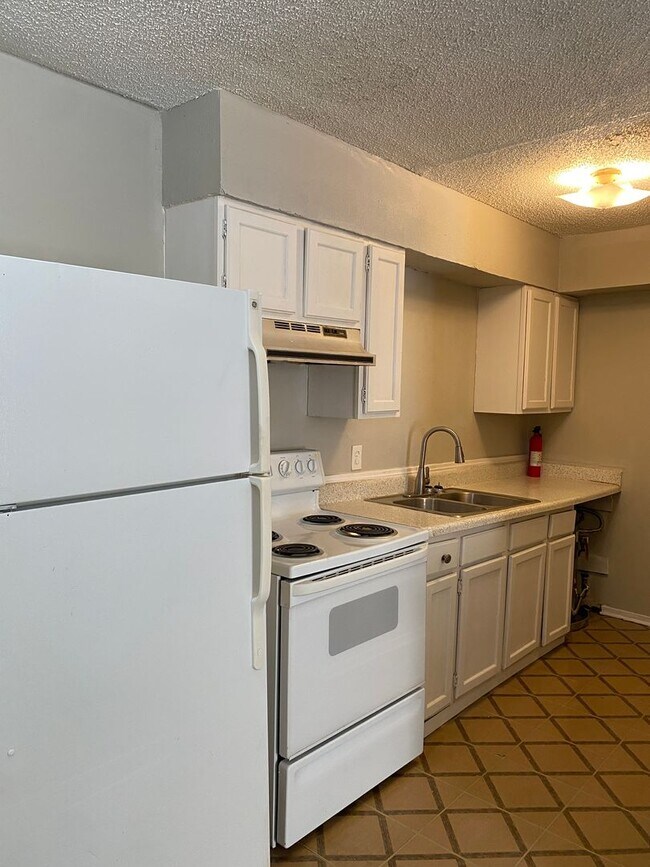 Building Photo - SOUTH PARK APARTMENTS