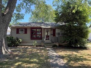 Building Photo - 914 Oak Ave