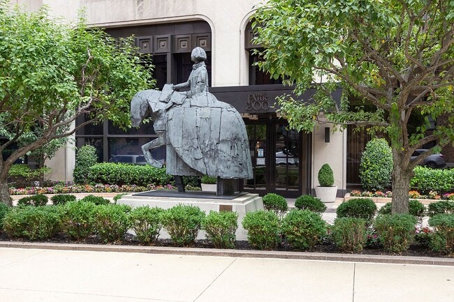 Building Photo - 900 Park Ave