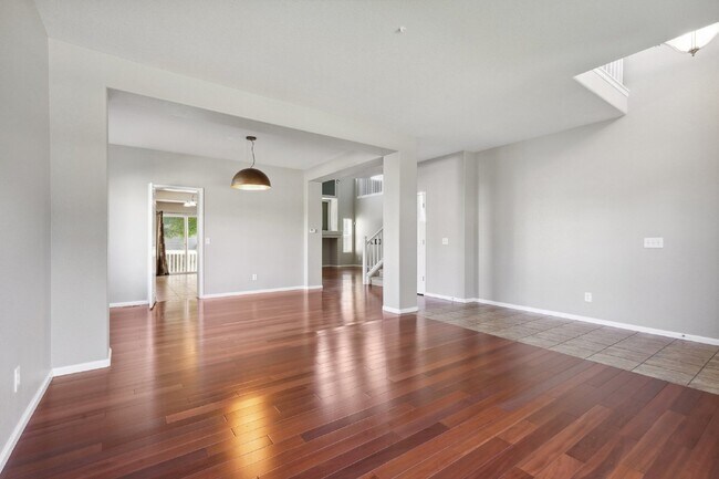 Foto del edificio - Come see this 4 bedroom beauty with over 2...