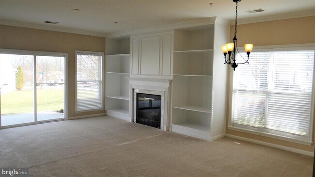 Building Photo - 37 Chantilly Pl