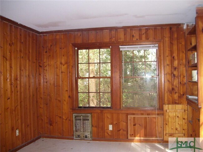 Building Photo - 5 Ave of Pines