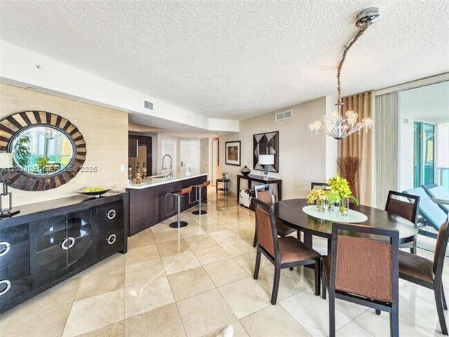 Foto del edificio - 150 Sunny Isles Blvd