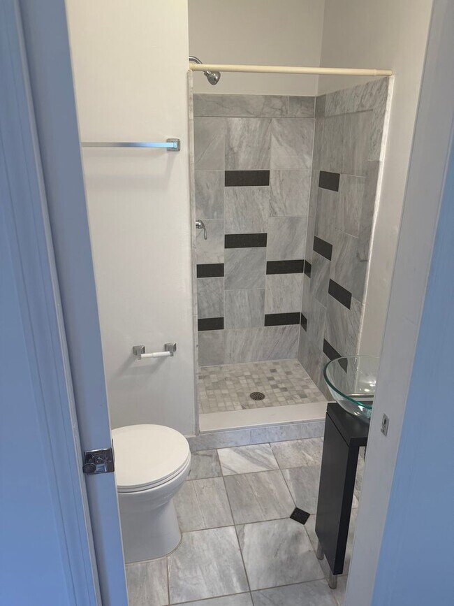 Building Photo - Beautiful Charming Townhome Available Now!!!