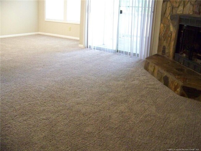 Foto del edificio - 1022 Brookhollow Dr