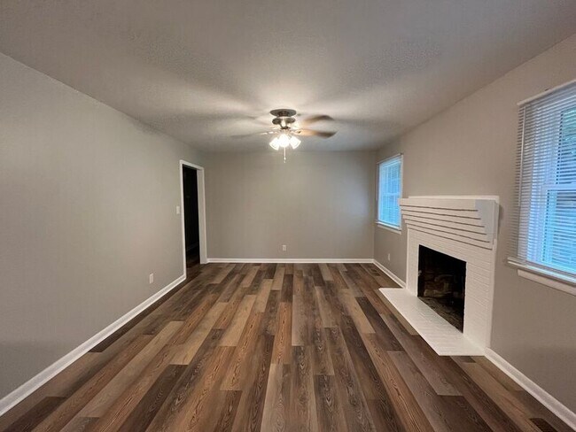 Foto del edificio - 3609 Lynn Rd