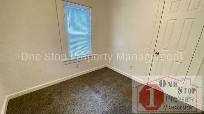 Foto del edificio - Beautiful 3 Bedroom 1.5 Bathroom Home in K...