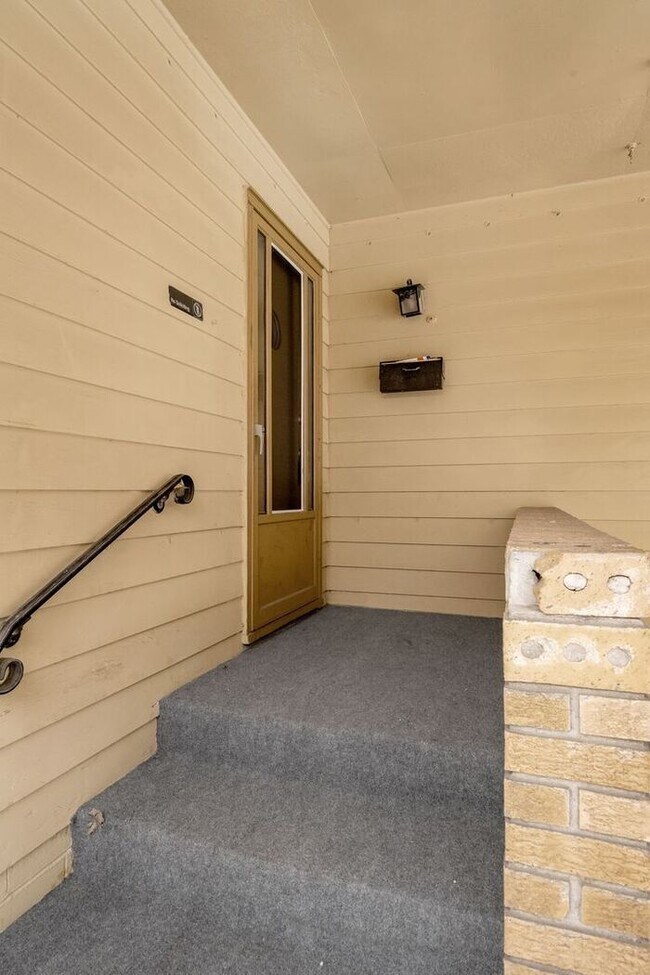Building Photo - Charming Broad Ripple 3 Bedroom